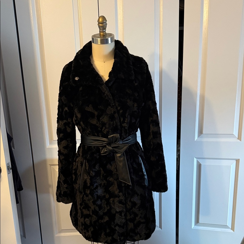 Laundry Elegant Black Faux Fur Women's Coat w/faux leather belt and pockets.
